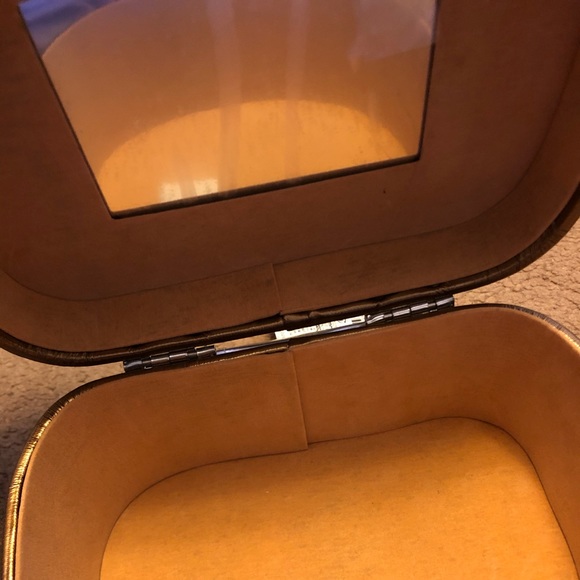 Hello Kitty Make-Up Case - Picture 3 of 5